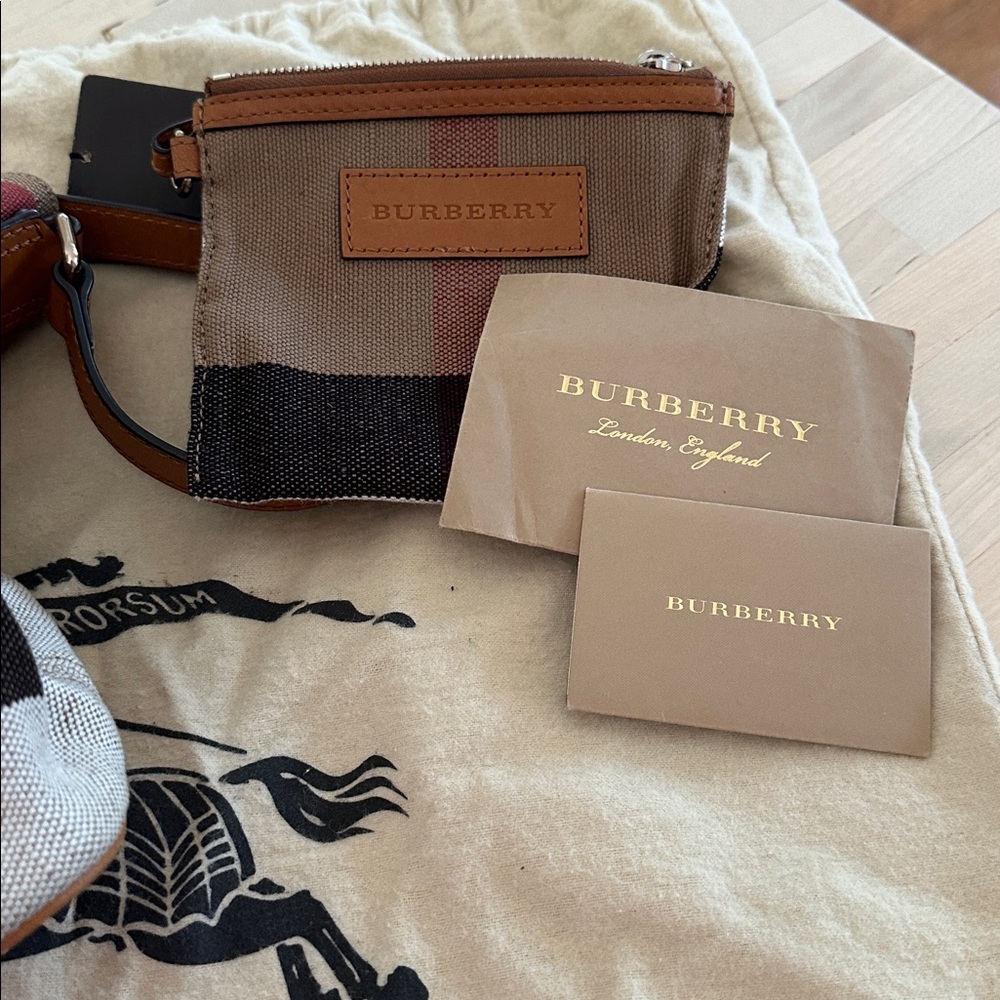 Burberry Ashby Medium Tan and Brown Bucket Bag - Picture 6 of 9